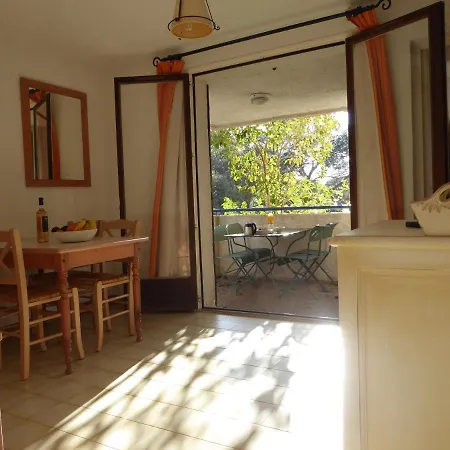 Avec Terrasse Et Piscine Chauffee Lejlighed
